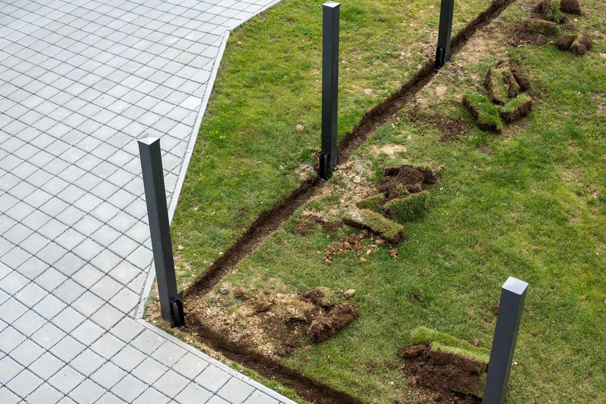 zaunbau_rasen.jpg